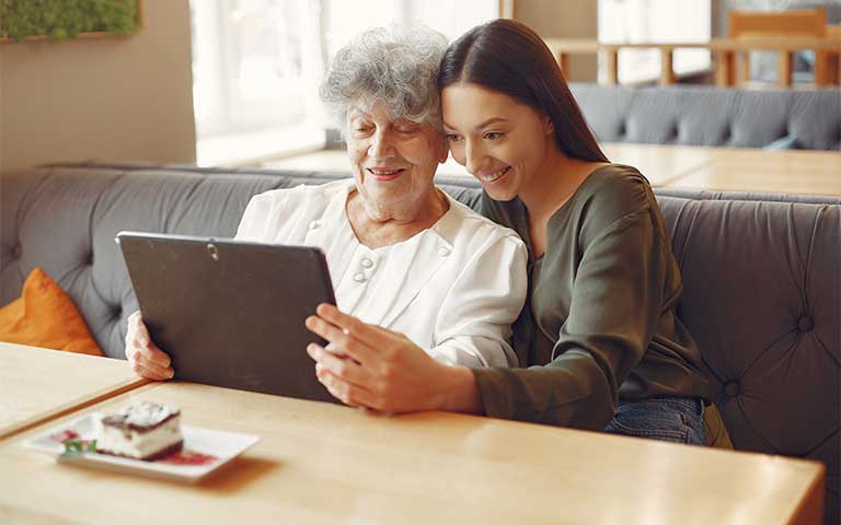 Facilítale la vida a las personas mayores