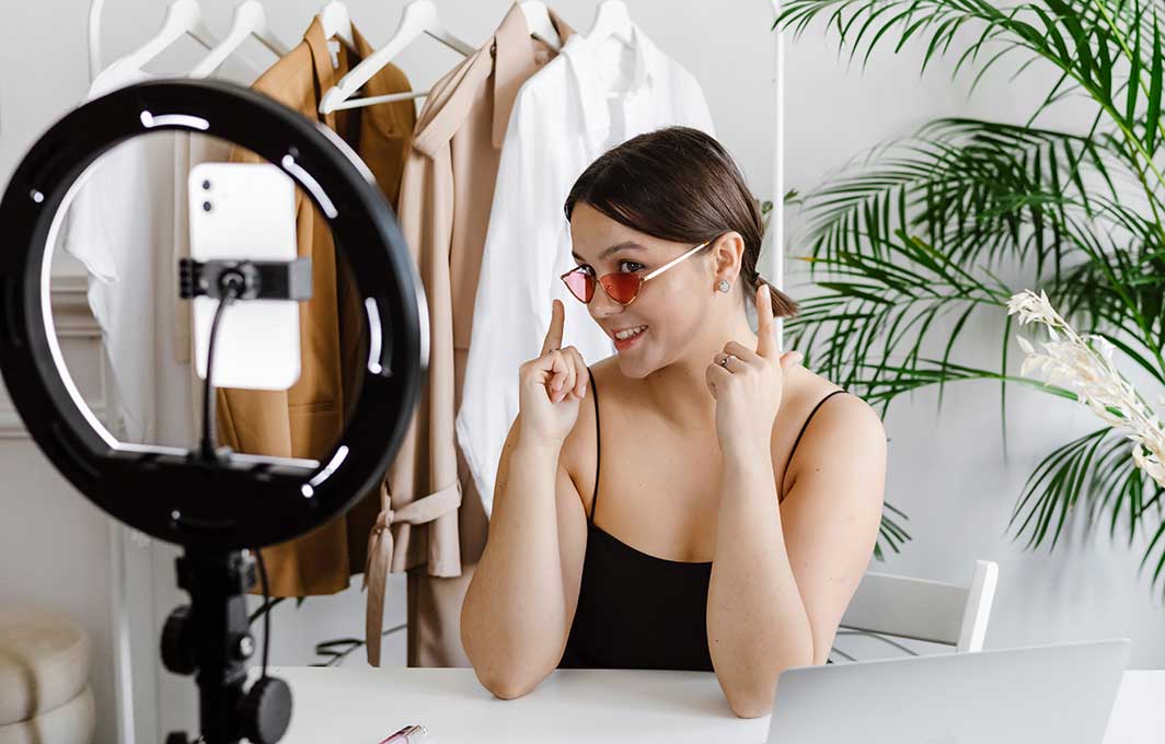 Lucky Hand: La soluci&oacute;n para agilizar los pagos en el mercado de los creadores de contenido