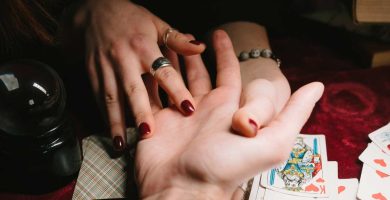 Quiromancia básica: cómo leer las líneas de la mano